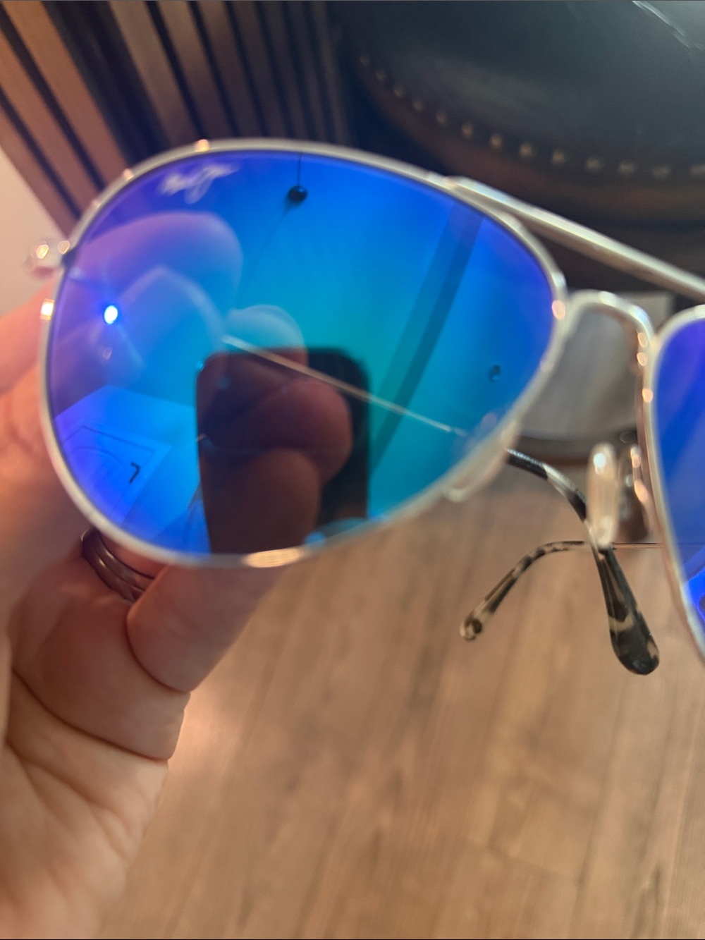 Maui Jim Silver Frame Sunglasses with Blue Mirrored Lenses Maverick - Picture 14 of 14